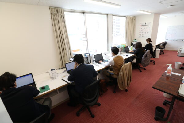 スタッフエース万代校エースグループ