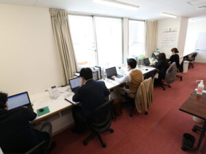 スタッフエース万代校エースグループ