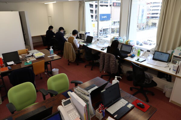 スタッフエース万代校エースグループ