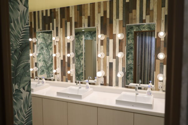 スタッフエース万代校エースグループ