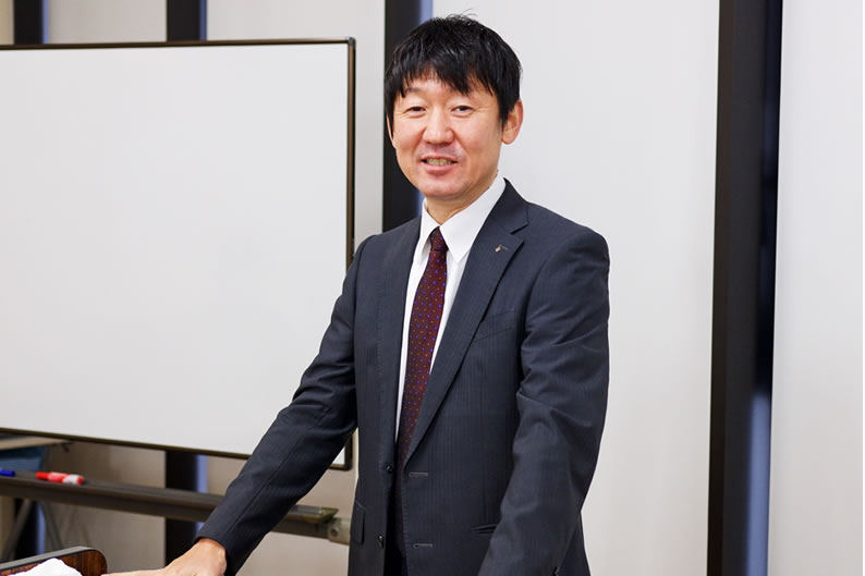 代表取締役社長 仲納林 浩蔵